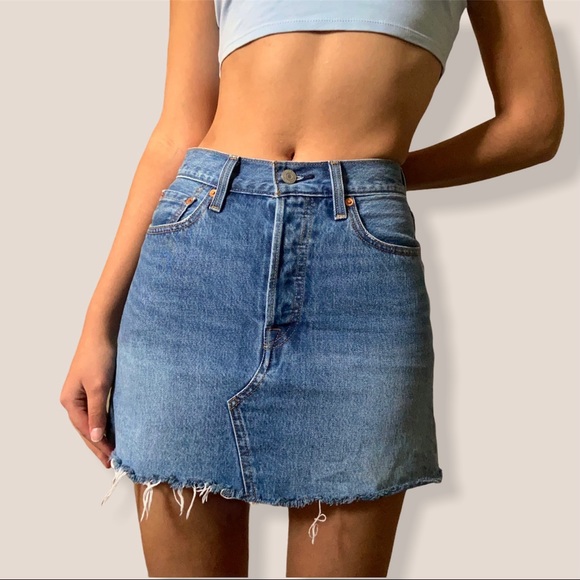 Levi’s denim mini skirt - Picture 3 of 4